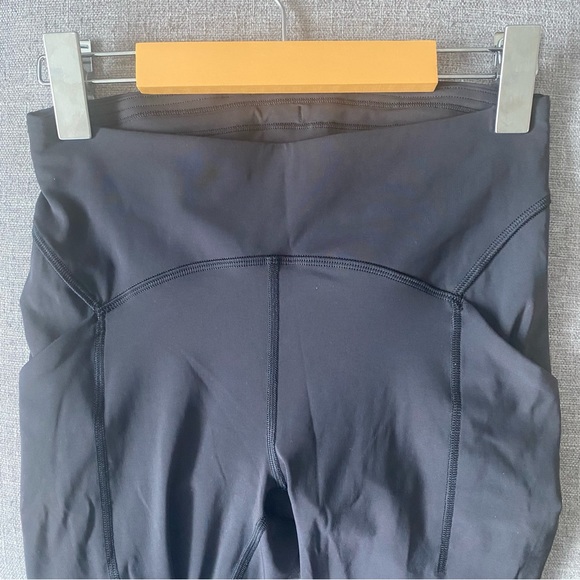 Like new lululemon power through leggings size 6 - Picture 9 of 12